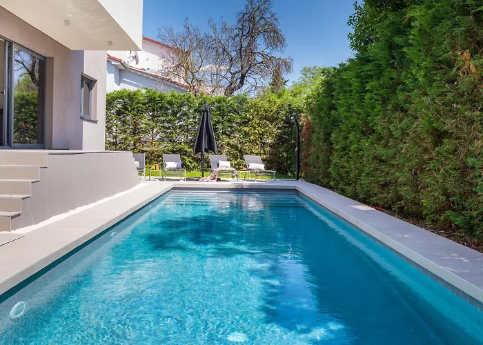 Stunning In Holiday home Pula