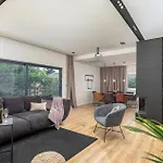 Stunning In With Private Swimming Pool, Be Inside Or Outside Pula