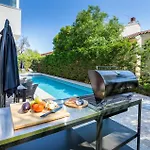Stunning In With Private Swimming Pool, Be Inside Or Outside * Pula