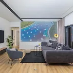 Stunning In With Private Swimming Pool, Be Inside Or Outside *