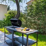 Stunning In With Private Swimming Pool, Be Inside Or Outside Feriehus Pula