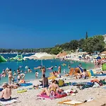 Stunning In With Private Swimming Pool, Be Inside Or Outside Feriehus Pula