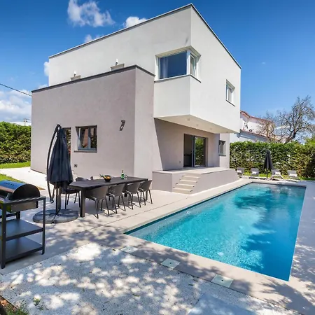 Cozy In With Private Swimming Pool, Be Inside Or Outside Casa vacanze Pola