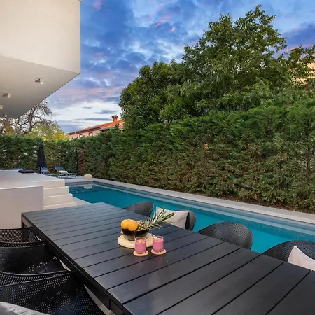 Casa vacanze Cozy In With Private Swimming Pool, Be Inside Or Outside Pola