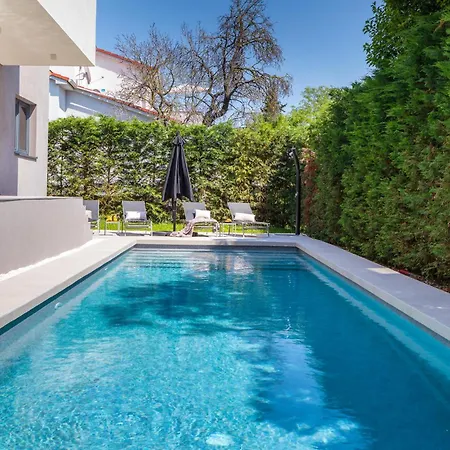 Cozy In With Private Swimming Pool, Be Inside Or Outside Casa vacanze Pola
