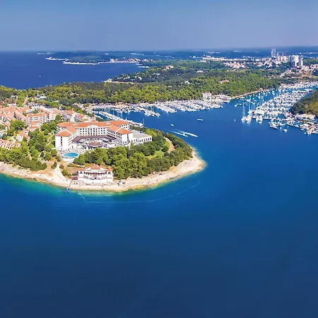 Feriehus Stunning In With Private Swimming Pool, Be Inside Or Outside Pula